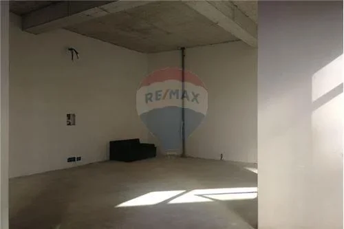 Tirane, jepet me qera ambjent biznesi Kati 0, 81 m² 1.000 € 