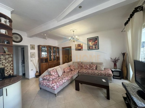Tirane, jepet me qera apartament 2+1+Ballkon Kati 2, 100 m² 550 € (rruga myslym shyri)