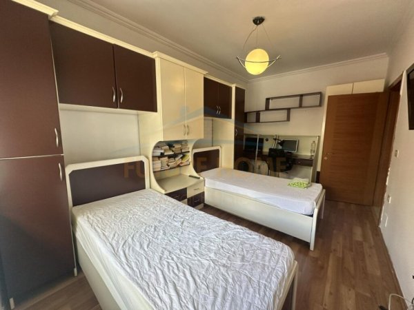 Tirane, jepet me qera apartament 2+1+Ballkon Kati 2, 100 m² 550 € (rruga myslym shyri)