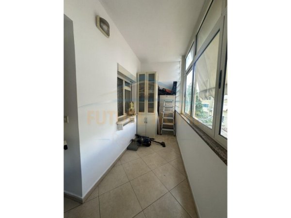 Tirane, jepet me qera apartament 2+1+Ballkon Kati 2, 100 m² 550 € (rruga myslym shyri)