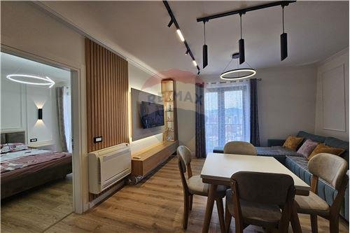 Tirane, jepet me qera apartament 1+1 , 62 m² 900 € (Rruga e Kavajës, Shqipëri)