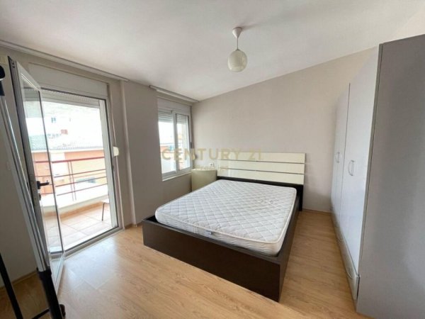 Tirane, jepet me qera apartament 1+1 Kati 5, 85 m² 450 € (nenkalimi komuna e parisit)