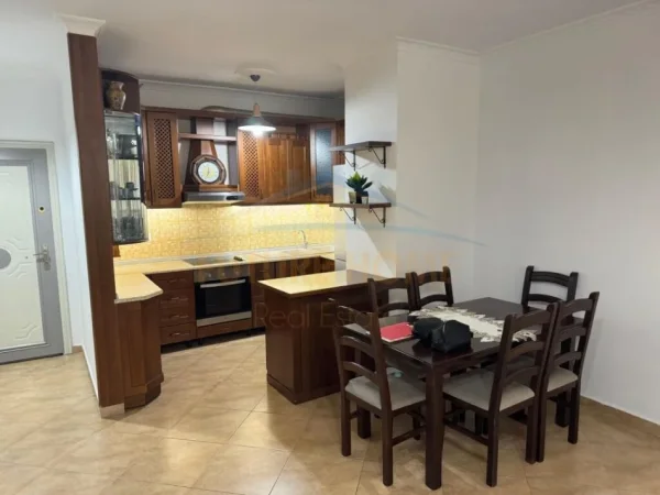 Tirane, shes apartament 2+1+Ballkon Kati 6, 102 m² 120.000 € (rruga besim alla)