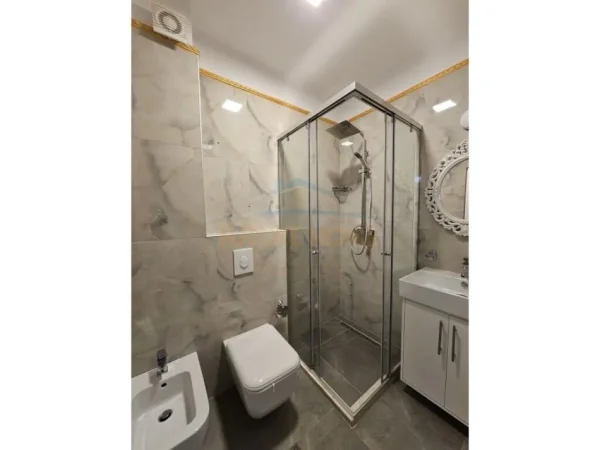 Tirane, jepet me qera apartament 2+1+Ballkon Kati 3, 110 m² 580 € (Unaza e Re)
