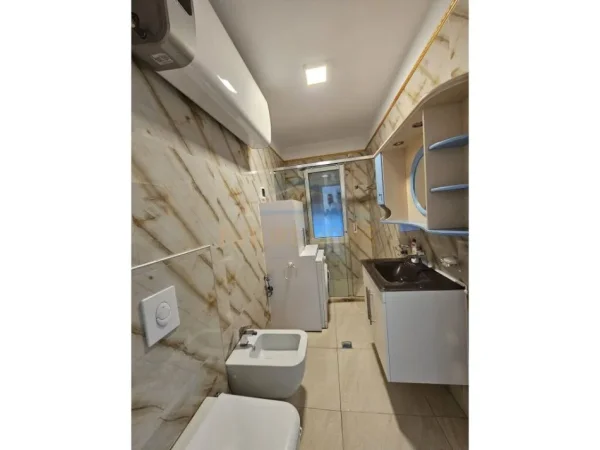 Tirane, jepet me qera apartament 2+1+Ballkon Kati 3, 110 m² 580 € (Unaza e Re)