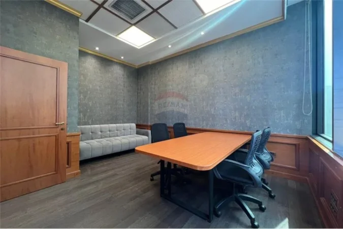 Tirane, jepet me qera zyre , 25 m² 690 € (Kullat Binjake - Tiranë, Shqipëri)