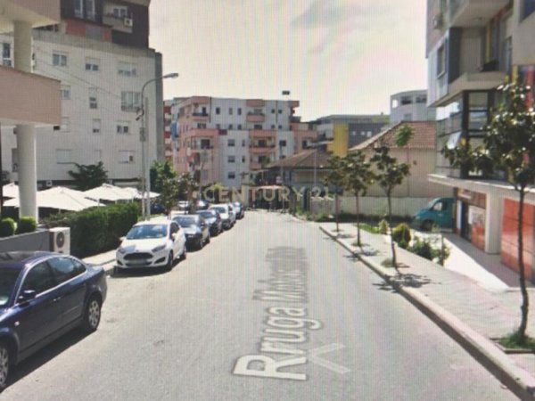 Tirane, shitet apartament 2+1+Aneks+Ballkon Kati 2, 120 m² 130.000 € (Fresku)
