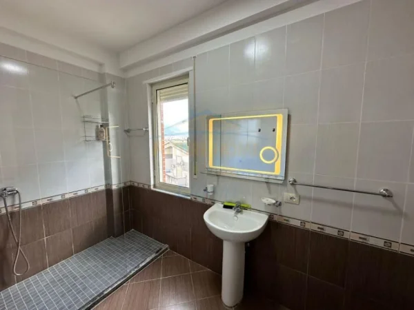 Tirane, shitet apartament 2+1 Kati 4, 96 m² 205.000 € (Liqeni i Thate)