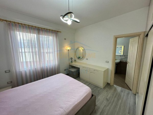Tirane, jepet me qera apartament 3+1 Kati 7, 125 m² 900 € (Liqeni i Thate)