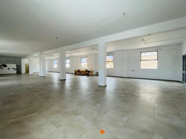 Tirane, jepet me qera ambjent biznesi Kati 2, 800 m² 1.300 € (sauk i ri)