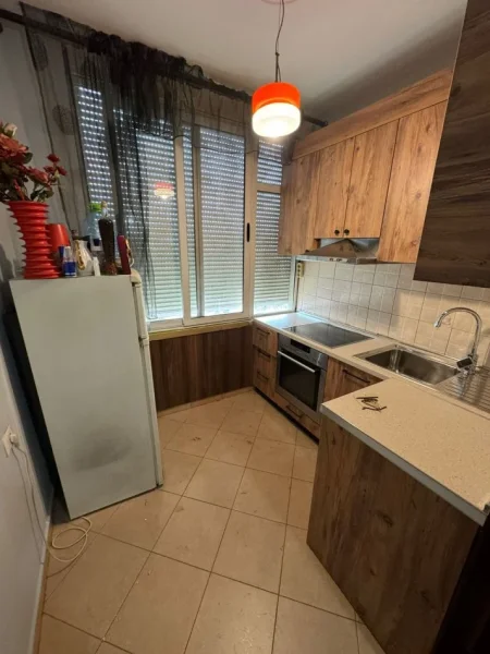 Tirane, jepet me qera apartament 1+1 Kati 5, 55 m² 400 € (Don Bosco)