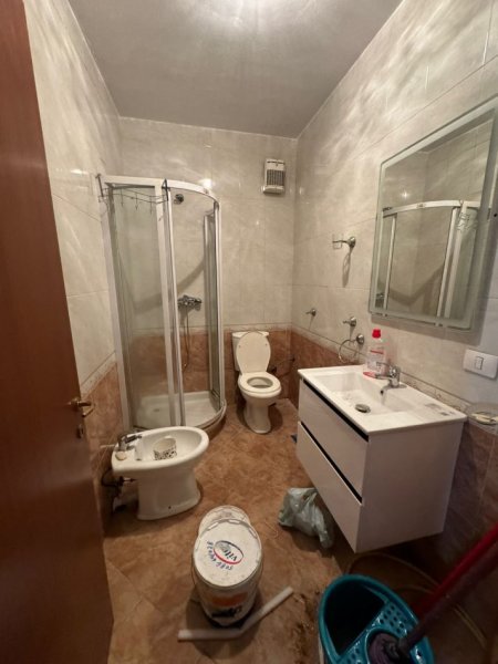 Tirane, jepet me qera apartament 1+1 Kati 5, 55 m² 400 € (Don Bosco)
