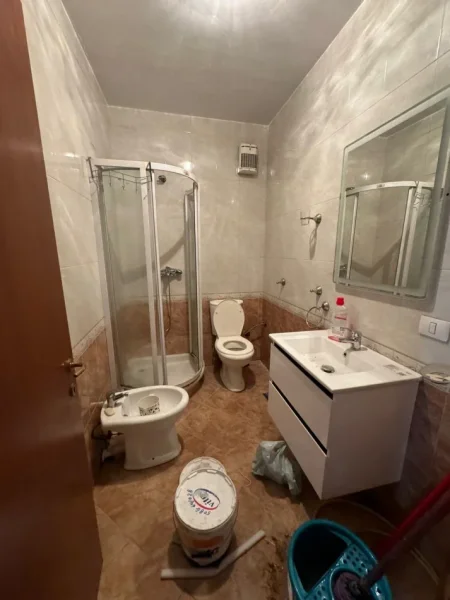 Tirane, jepet me qera apartament 1+1 Kati 5, 55 m² 400 € (Don Bosco)