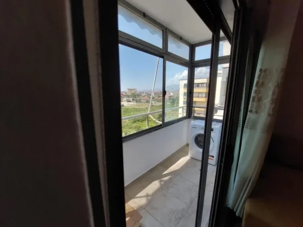 Tirane, jepet me qera apartament 1+1+Ballkon Kati 4, 65 m² 380 € (Laprake , prane gjimnazit aleks buda)