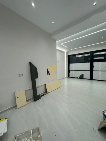 Tirane, shitet dyqan Kati 0, 100 m² 650.000 € (PAZARI I RI)