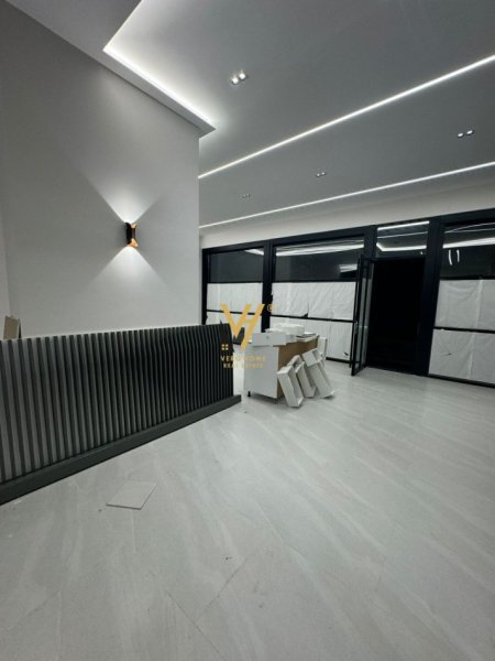 Tirane, shitet dyqan Kati 0, 100 m² 650.000 € (PAZARI I RI)