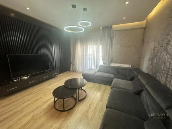 Tirane, shes apartament 3+1+Aneks+Ballkon Kati 3, 144 m² 320.000 € (qendra kristal)