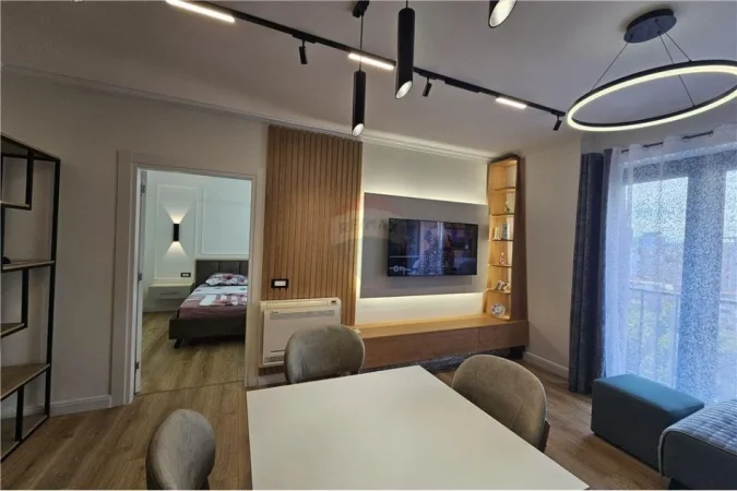 Tirane, jepet me qera apartament 1+1 , 62 m² 900 € (Rruga e Kavajes)