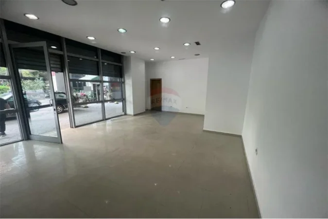 Tirane, shitet dyqan Kati 0, 37 m² 210.000 € 