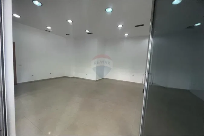 Tirane, shitet dyqan Kati 0, 37 m² 210.000 € 