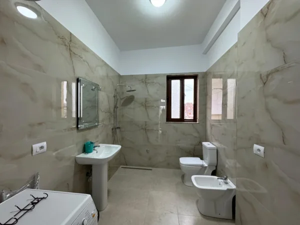 Tirane, jepet me qera apartament 1+1 Kati 3, 70 m² 350 € (Tasim Shehu)