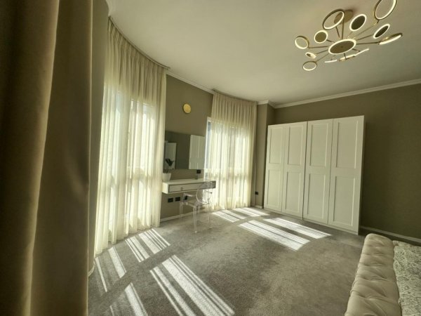 Tirane, jepet me qera apartament Kati 3, 120m² 2.000 €