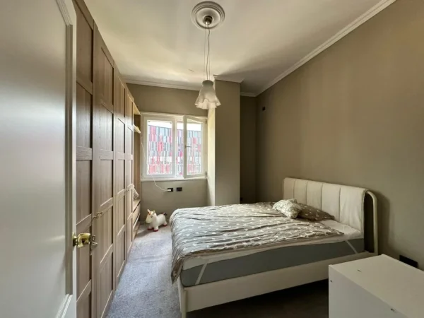 Tirane, jepet me qera apartament 2+1 Kati 4, 120 m² 2.000 € (Prane Coin)
