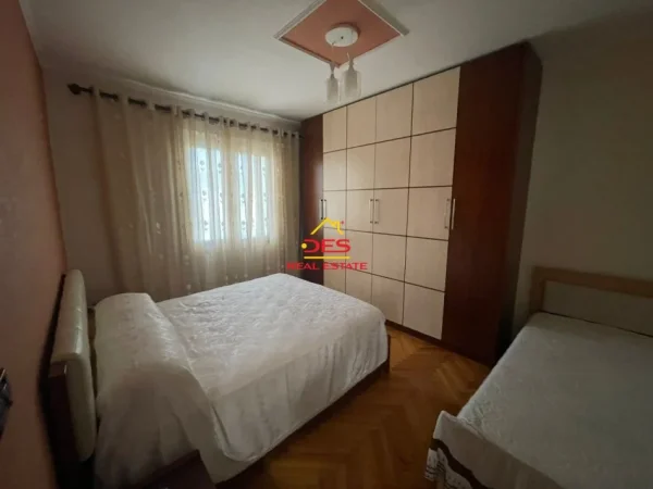 Vlore, shitet apartament 2+1 Kati 4, 70 m² 70.000 € (Rruga Janaq Kilica)