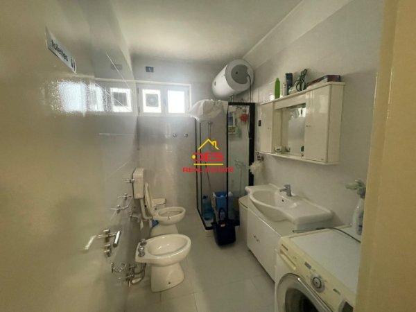 Vlore, shitet apartament 2+1 Kati 4, 70 m² 70.000 € (Rruga Janaq Kilica)