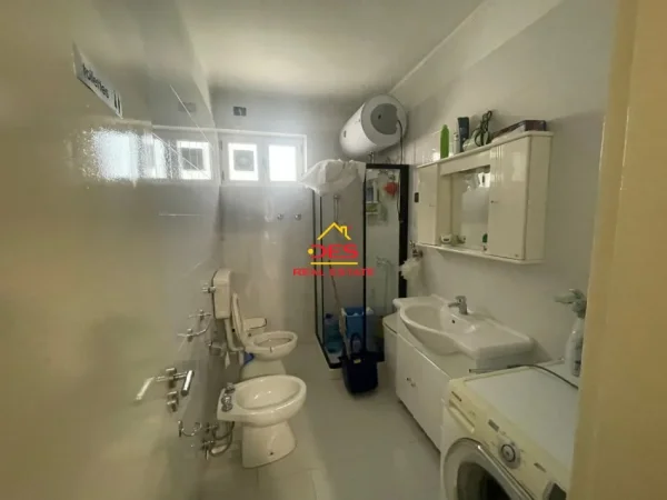 Vlore, shitet apartament 2+1 Kati 4, 70 m² 70.000 € (Rruga Janaq Kilica)