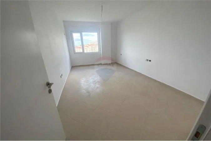 Shitet apartament 2+1 tek Fresku prane Hotel Gaxherrit per 98.000 Euro