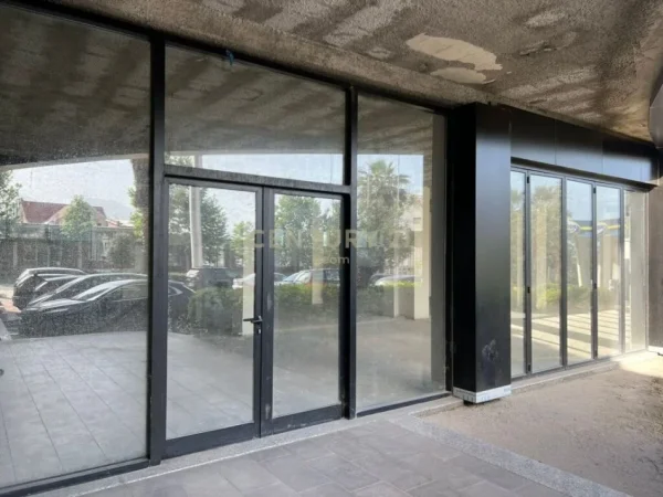 Tirane, shes ambjent biznesi Kati 0, 380 m² 650.000 € (Rr.Bulevardi Blu, Institut Tirana, Albania)