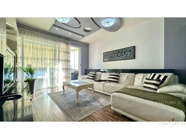 Tirane, shes apartament 2+1+Ballkon Kati 10, 125 m² 350.000 € (blloku)