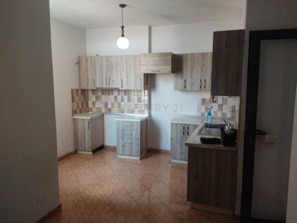 Tirane, shes apartament 2+1+Aneks+Ballkon Kati 9, 116 m² 240.000 € (qender)