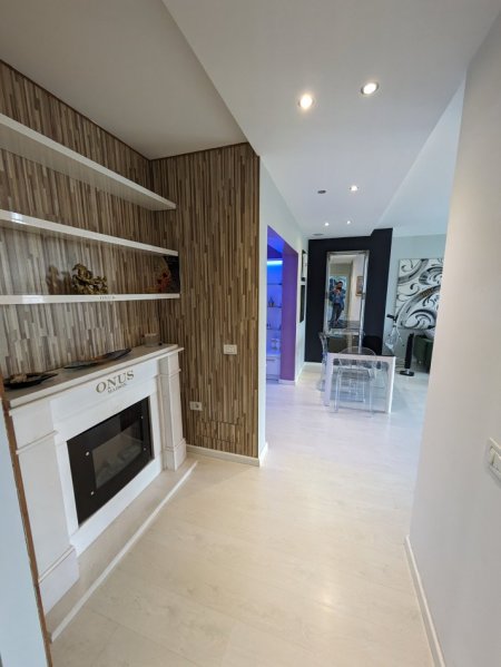 Tirane, jepet me qera apartament 2+1+Ballkon Kati 8, 120 m² 1.500 € (Ukraina e lire)