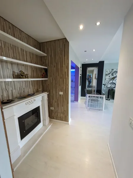 Tirane, jepet me qera apartament 2+1+Ballkon Kati 8, 120 m² 1.500 € (Ukraina e lire)