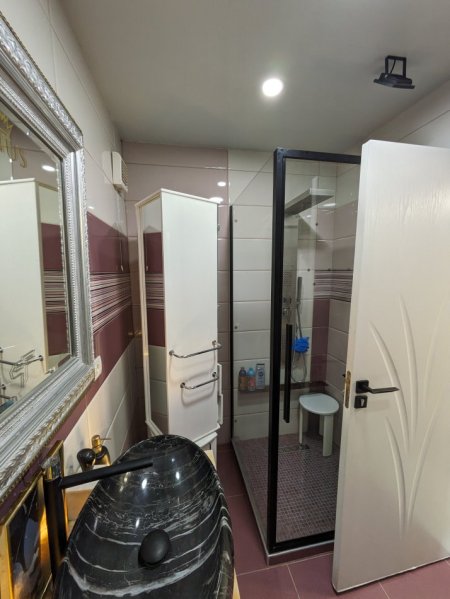 Tirane, jepet me qera apartament 2+1+Ballkon Kati 8, 120 m² 1.500 € (Ukraina e lire)