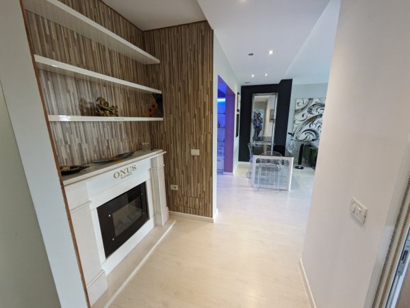 Tirane, jepet me qera apartament 2+1+Ballkon Kati 8, 120 m² 1.500 € (Ukraina e lire)