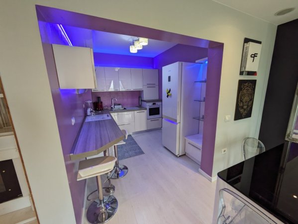 Tirane, jepet me qera apartament 2+1+Ballkon Kati 8, 120 m² 1.500 € (Ukraina e lire)