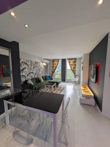 Tirane, jepet me qera apartament 2+1+Ballkon Kati 8, 120 m² 1.500 € (Ukraina e lire)