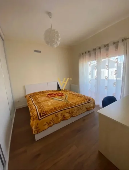 Tirane, jepet me qera Vile 3+1 Kati 0, 250 m² 2.500 € (TEGU)