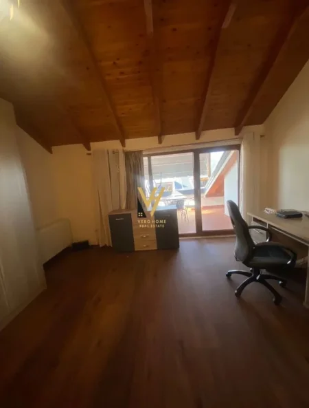 Tirane, jepet me qera Vile 3+1 Kati 0, 250 m² 2.500 € (TEGU)