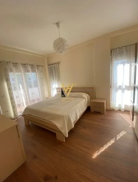 Tirane, jepet me qera Vile 3+1 Kati 0, 250 m² 2.500 € (TEGU)