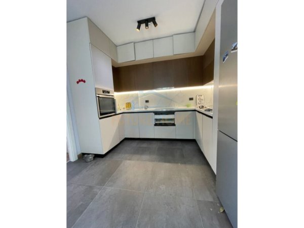 Tirane, shitet apartament 3+1 Kati 2, 111 m² 137.000 € (FRESK)
