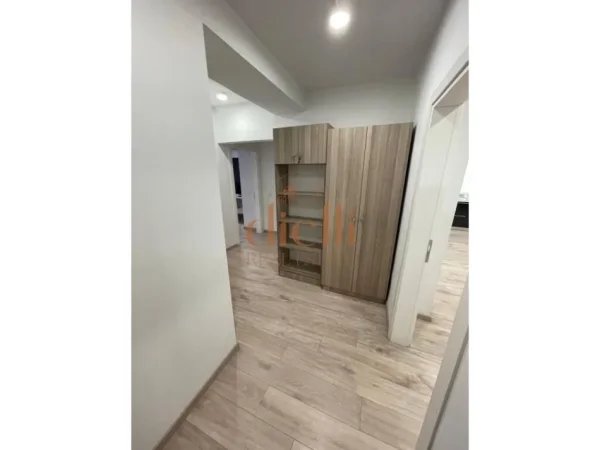 Tirane, jepet me qera zyre Kati 4, 100 m² 700 € 