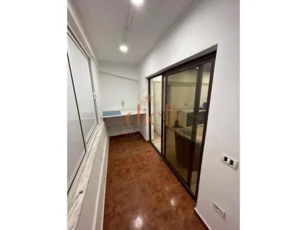 Tirane, jepet me qera zyre Kati 4, 100 m² 700 € 