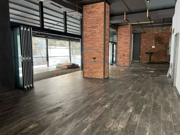 Tirane, jepet me qera ambjent biznesi Kati 0, 441 m² 5.000 € (21 DHJETORI)