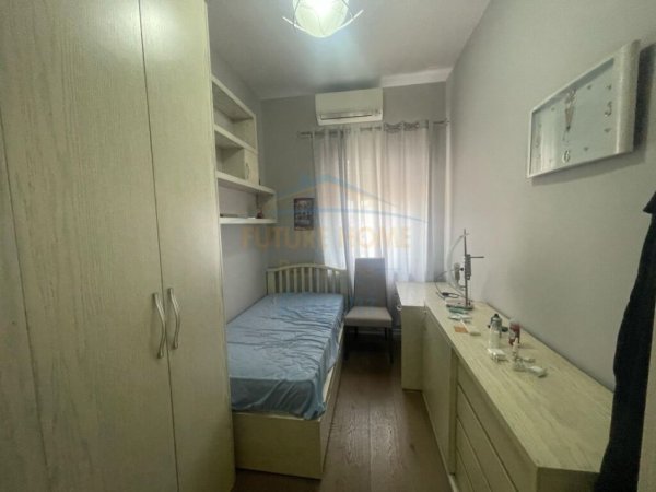 Tirane, jepet me qera apartament 3+1 Kati 7, 125 m² 900 € (Rruga Liqeni i Thate)