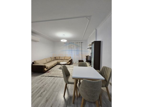 Tirane, jepet me qera apartament 2+1 Kati 3, 110 m² 580 € (Rruga Feizi Himzo)