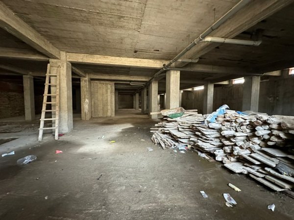Tirane, shitet garazh Kati -1, 603 m² 230.000 € (Mezez)